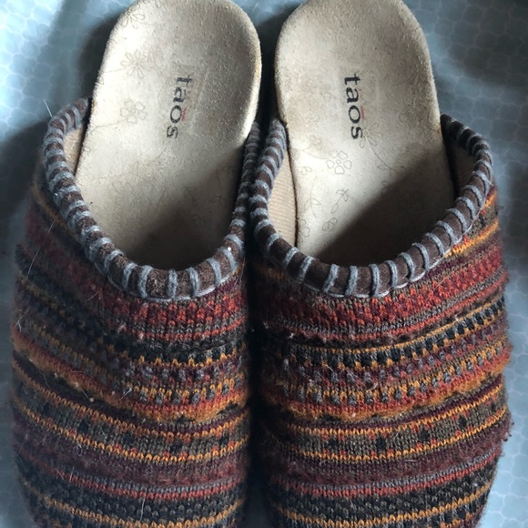 taos clogs